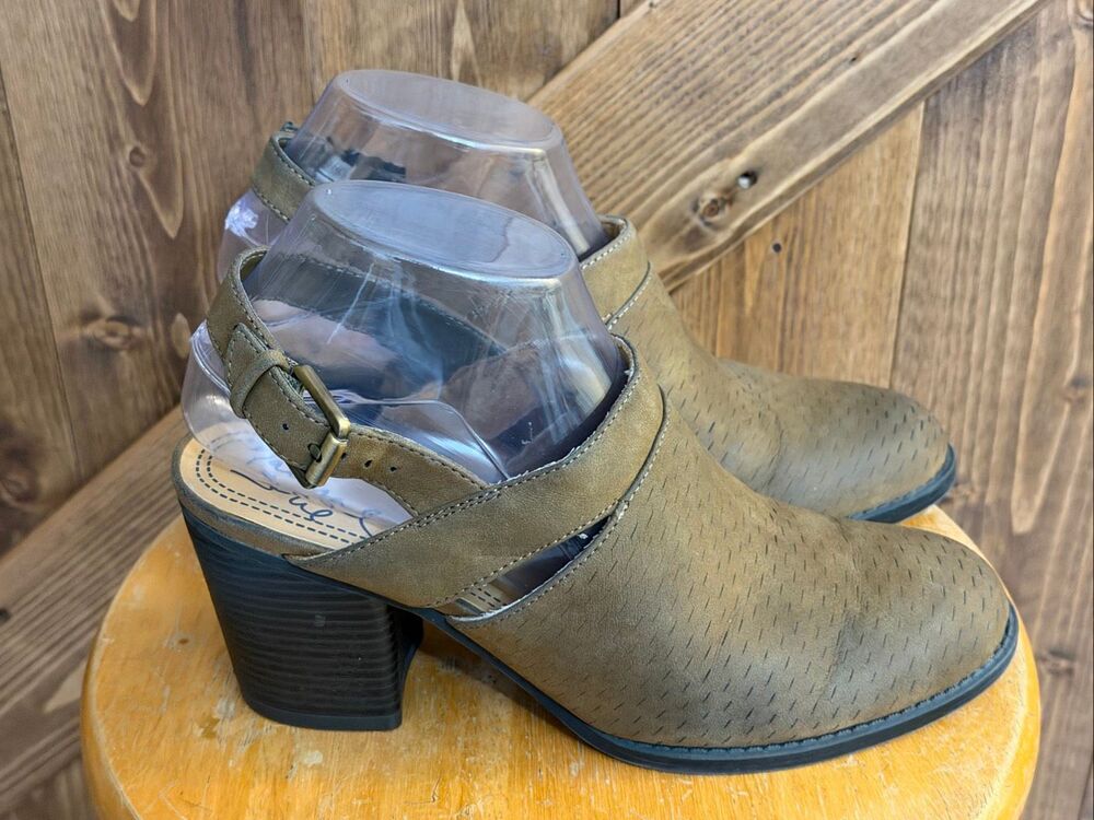 Natural Soul Women’s Taupe Faux Leather Perforated Slingback Heel Size 7.5M